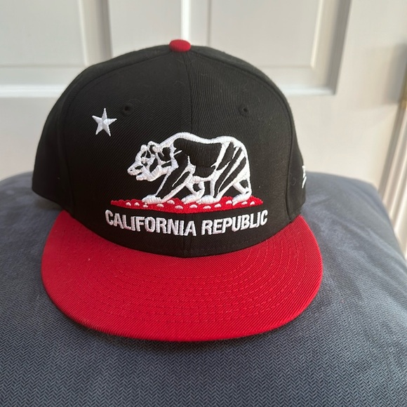 New size 7 3/8 men’s hat-smoke free home - Picture 1 of 5